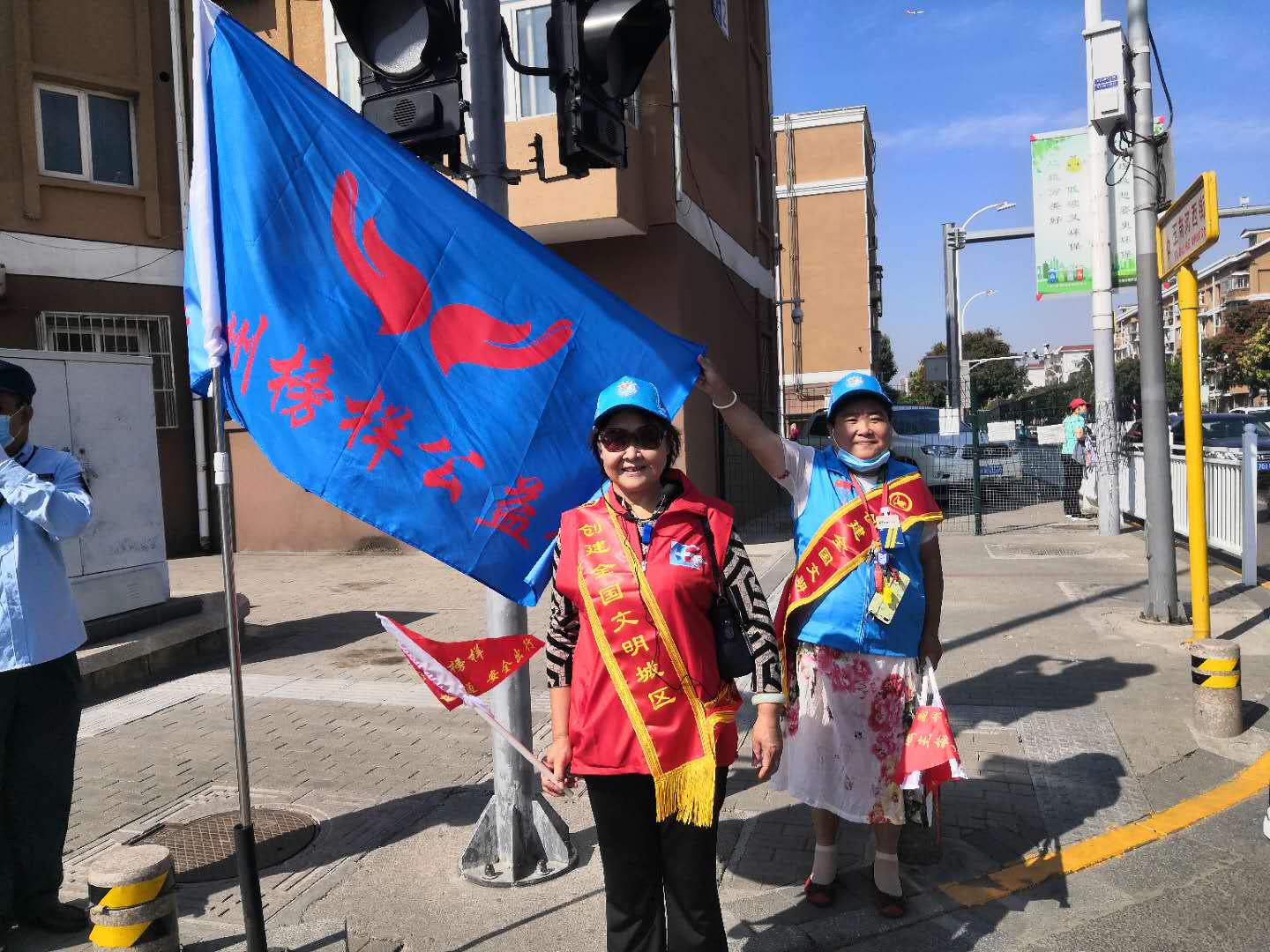 <strong>男生的坤坤戳进女生我的屁股里面有尿</strong>